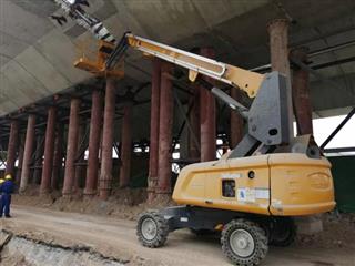 直臂式高空作業平臺